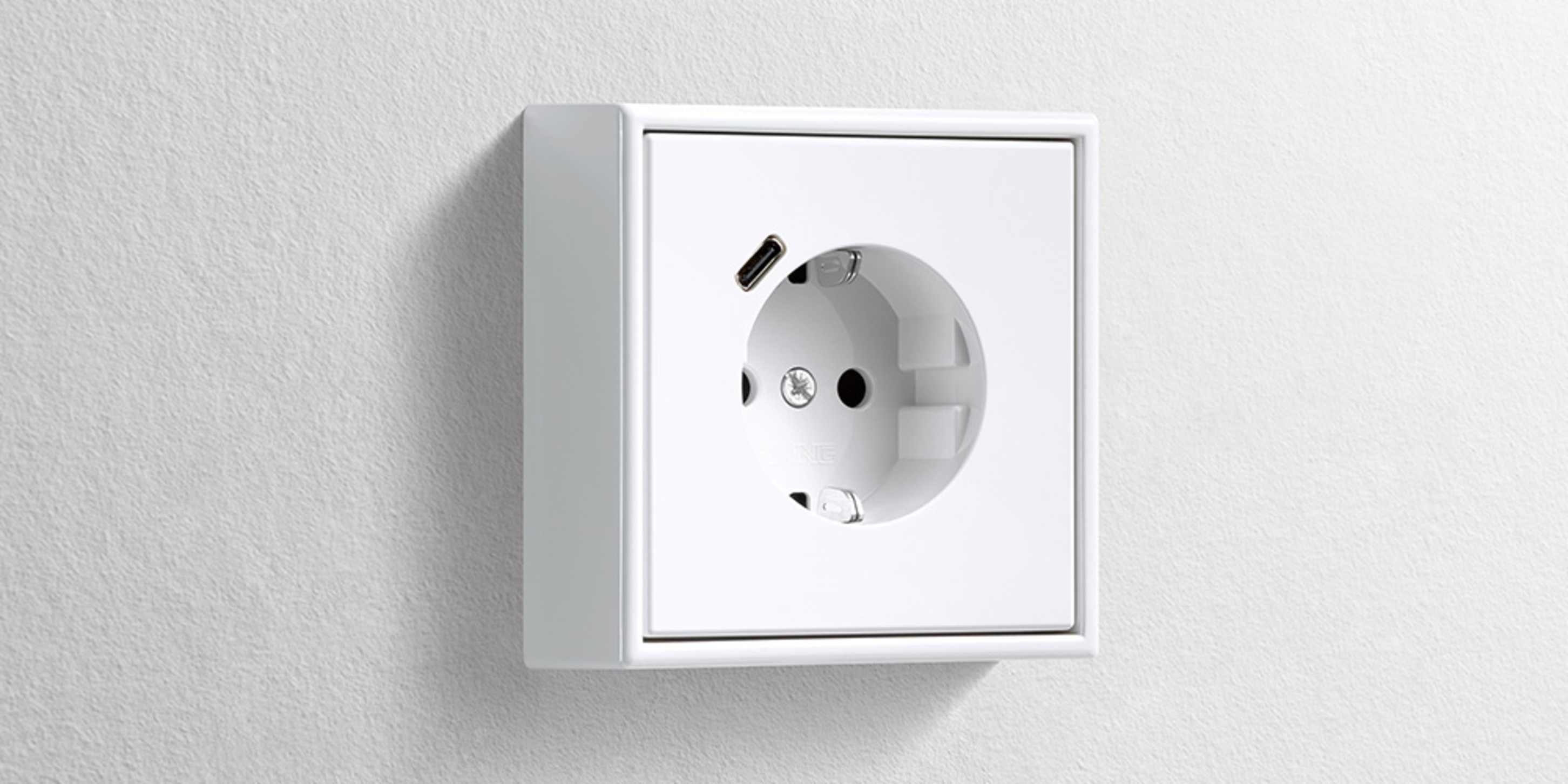 Erweiterter Anschlussraum für die Nachrüstung bei EcoVolt PV & Elektrotechnik GmbH in Teublitz